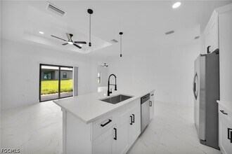 Building Photo - 4984 Fairway Ct