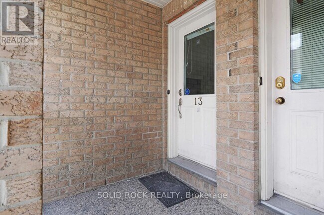Photo du bâtiment - 1701 Blohm Dr