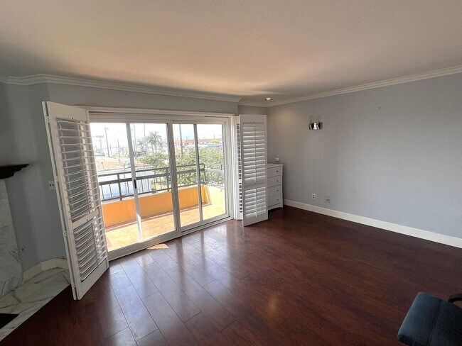 Foto del edificio - Modern Beachside Living – 2-Bed, 2.5-Bath ...
