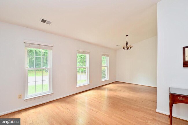 Foto del edificio - 10048 Wood Sorrels Ln