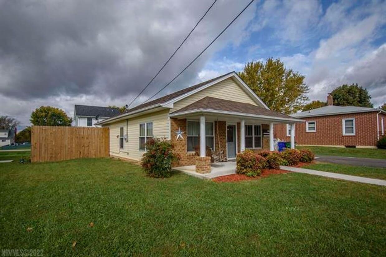 Cozy Home in Established Christiansburg Neighborhood - Cozy Home in Established Christiansburg Neighborhood