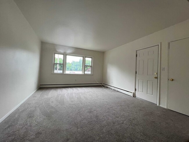 Building Photo - 418 NY-376