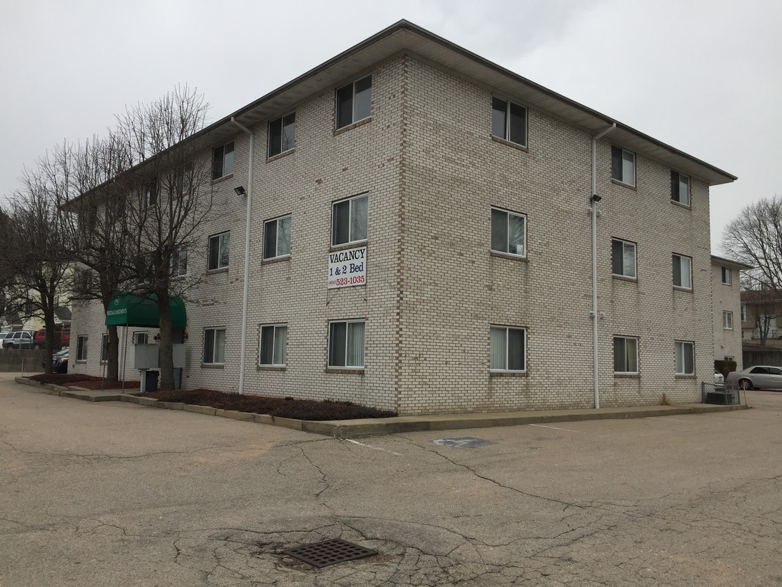 Building Photo - 367 Woonasquatucket Ave