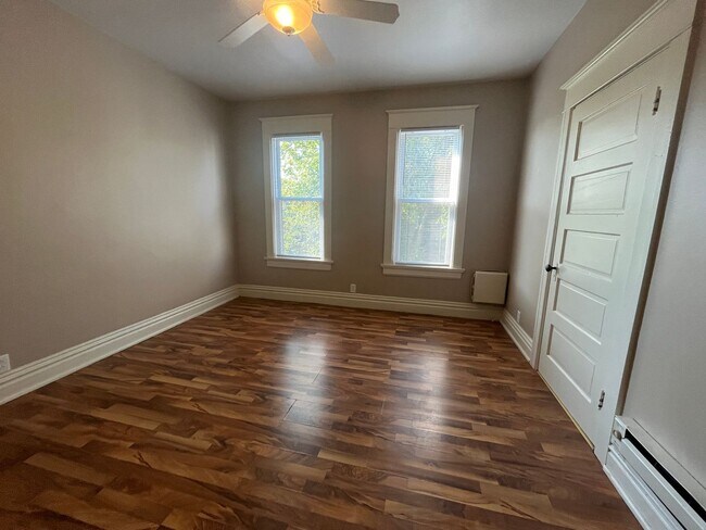 Foto del edificio - 2217-2219 S Harrison St