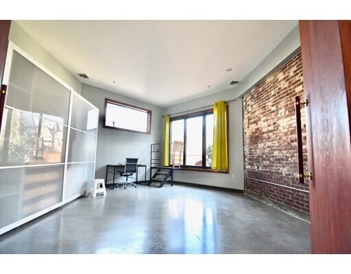 Building Photo - 950 Dorchester Ave