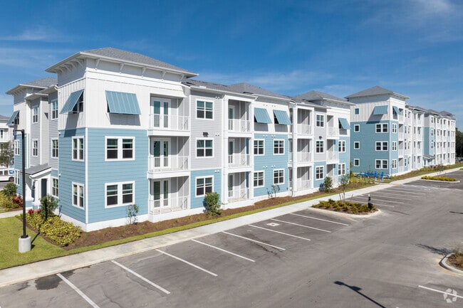 Building Photo - The Winslow Residences