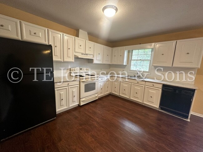 Foto del edificio - Spacious 3 Bedroom Home in Winston Salem