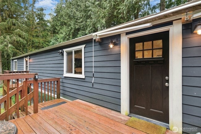 Building Photo - 3012 E Ames Lake Dr NE