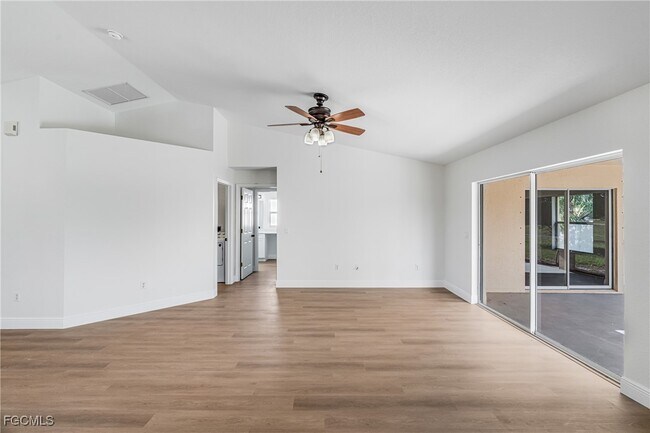 Foto del edificio - 323 NW 10th St