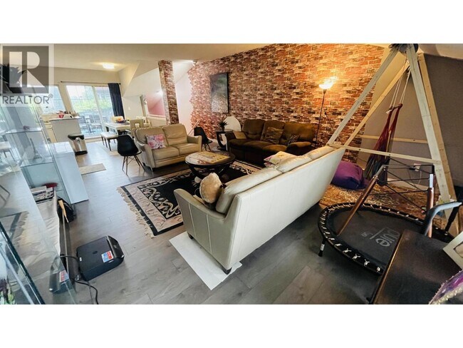 Photo du bâtiment - 1102 Ewen Ave