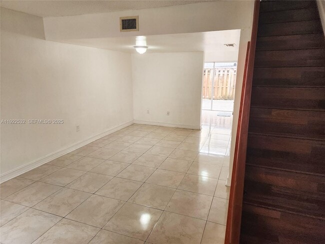 Foto del edificio - 562 NW 82nd Pl