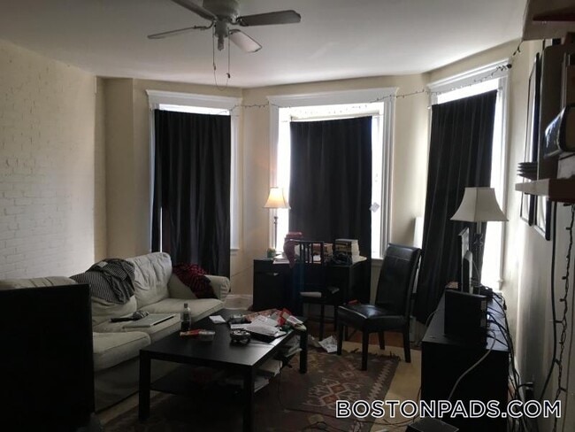 Building Photo - 143 Park Dr