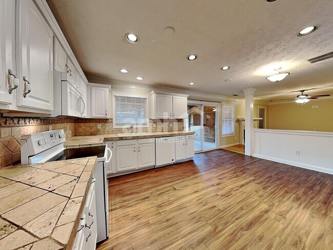 Foto del edificio - 2820 Wadley Ln