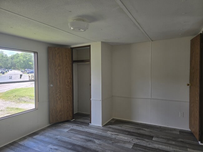 Building Photo - 926 Hollywood Dr