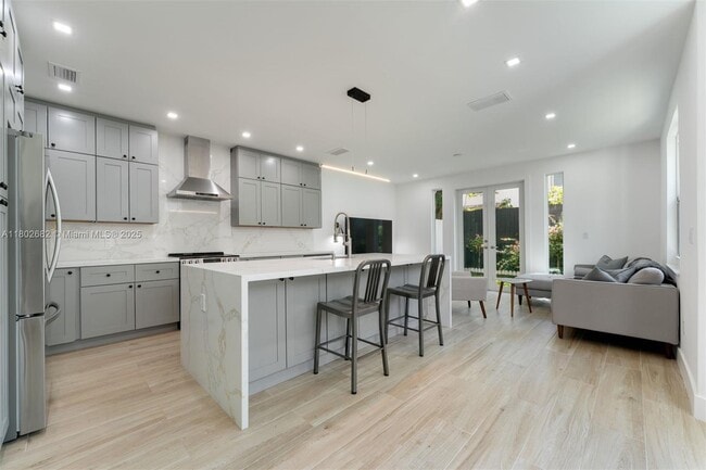 Building Photo - 3125 Paola Dr