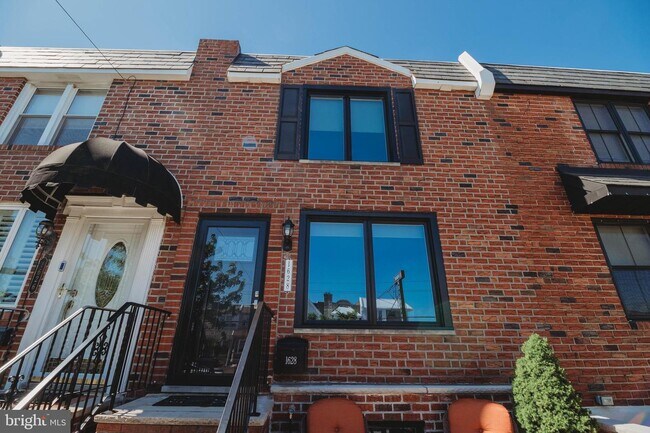 Building Photo - 1628 Packer Ave