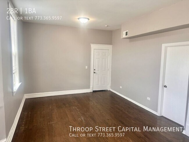 Building Photo - Spacious 2Bed 1Bath in Humboldt Park