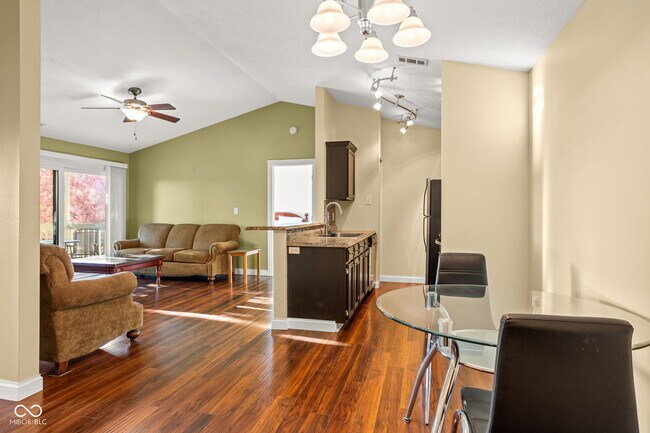 Foto del edificio - 4530 Village Ct