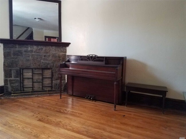 Foto del edificio - 87-33 62nd Rd