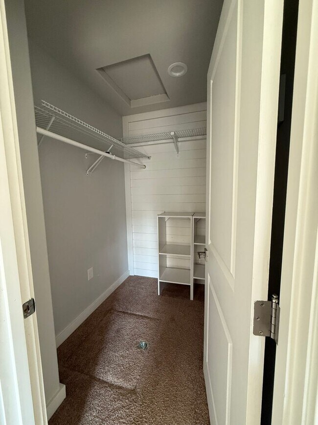 Foto del edificio - Gorgeous Pet Friendly Three Bedroom Lebano...