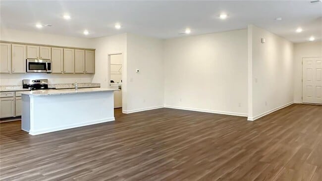 Building Photo - 104 Red Maple Wy