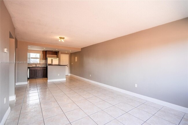 Building Photo - 2150 Bay Dr