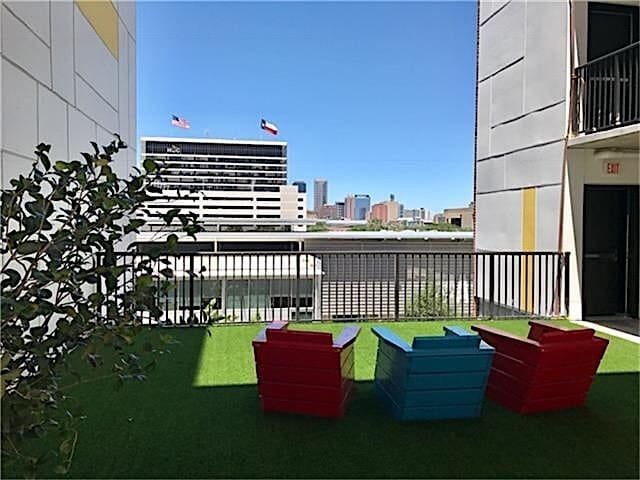 Foto del edificio - 3550 Main St