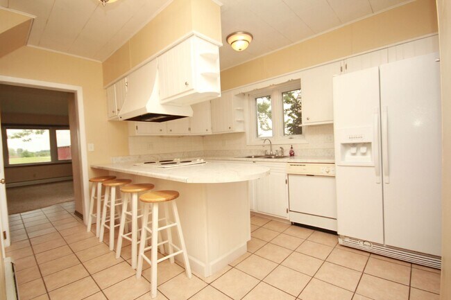 Foto del edificio - Updated home on 1 acre lot