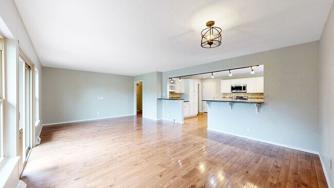 Foto del edificio - Amazing 4 Bed/3 Bath SFH Backing to Walnut...