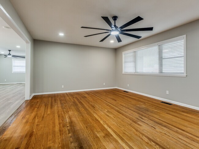 Building Photo - 4967 Princeton Dr