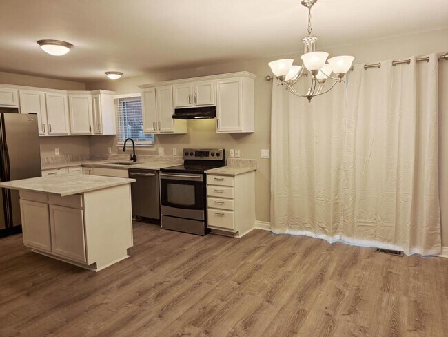 Building Photo - 28239 Deplanche Ln