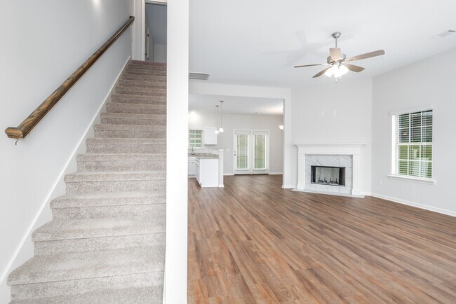 Foto del edificio - 246 Brownstone Loop