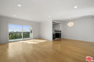 Building Photo - 8550 Holloway Dr