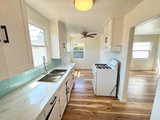 Foto del edificio - 215-219 Church Ave