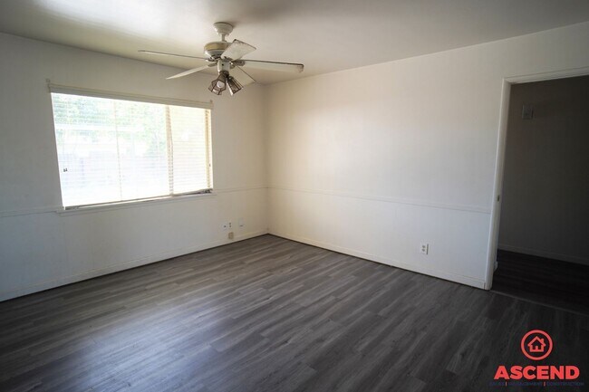 Building Photo - Darling Home in East Bakersfield!