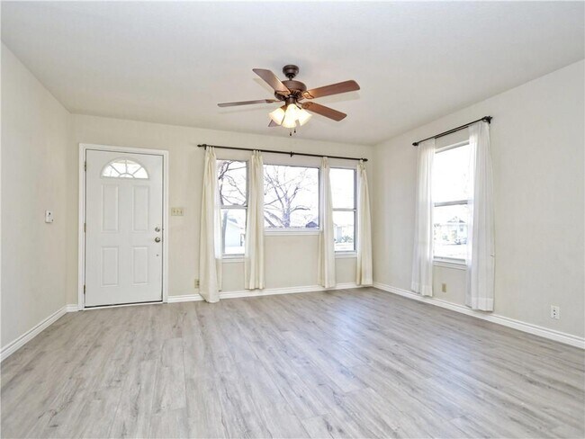 Foto del edificio - 5409 Grover Ave