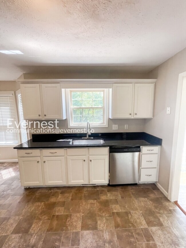 Building Photo - 1504 Apache Way