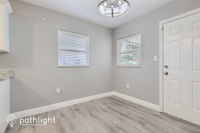 Foto del edificio - 8307 N Elmer Street
