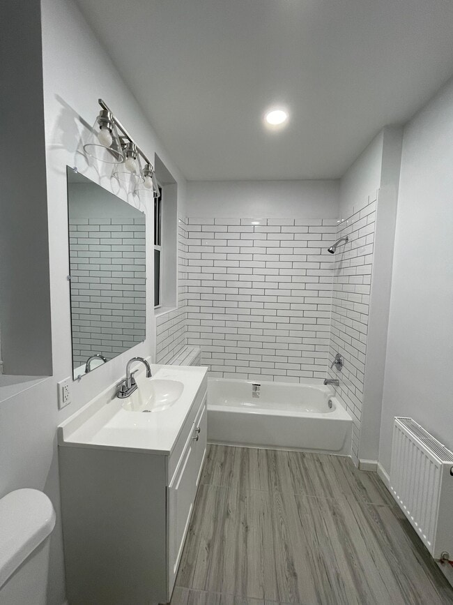 Building Photo - 410 5th St