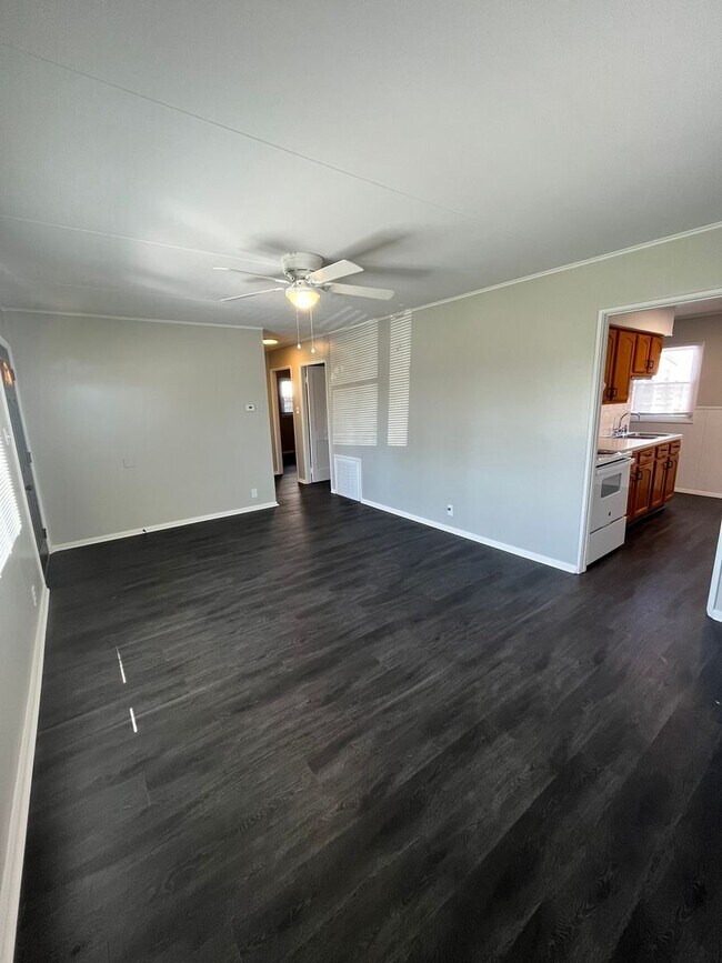 Foto del edificio - Three Bedroom, One Bathroom Home In Columbus