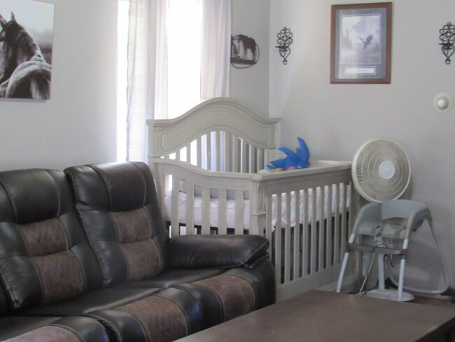Building Photo - Cozy & Convenient 2+ Bedroom W/Garage