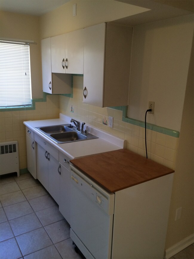 Building Photo - 18 Requardt Ln