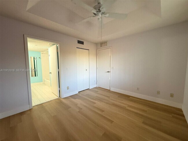 Foto del edificio - 9907 Westwood Dr