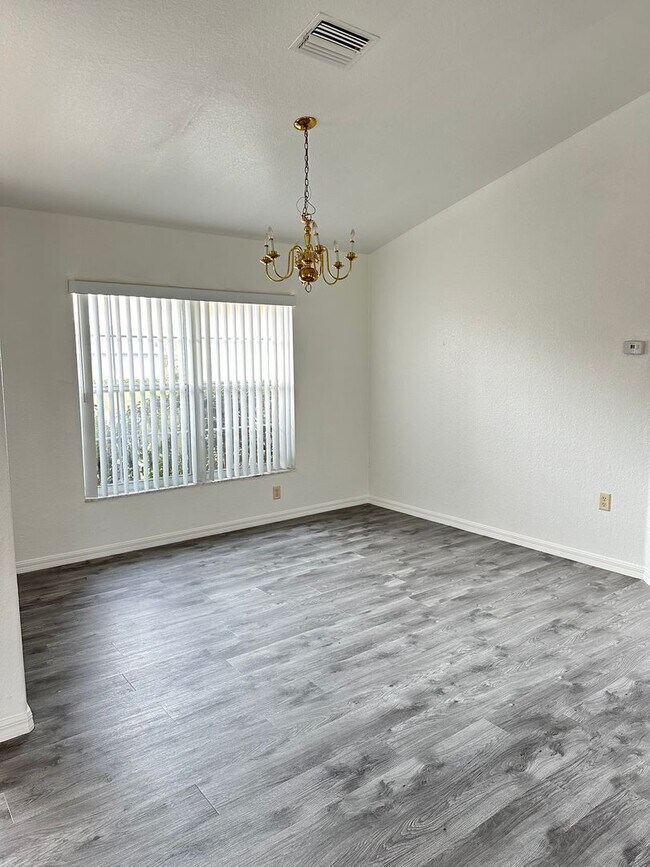 Foto del edificio - Spacious 3 Bedrooms North of Marion Oaks