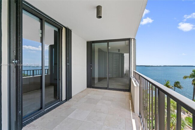 Foto del edificio - 520 Brickell Key Dr