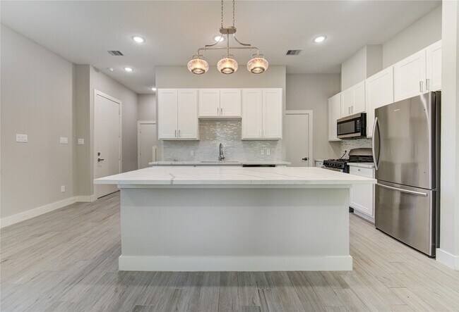 Foto del edificio - 4536 Sunflower St