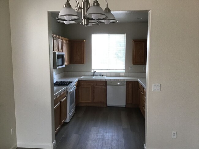 Foto del edificio - Renovated 3 bedroom 2 bath home Coming ...