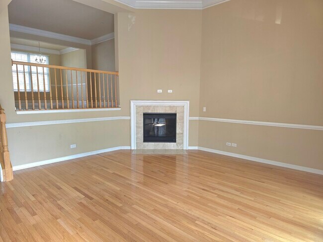 Building Photo - 2627 Commons Dr