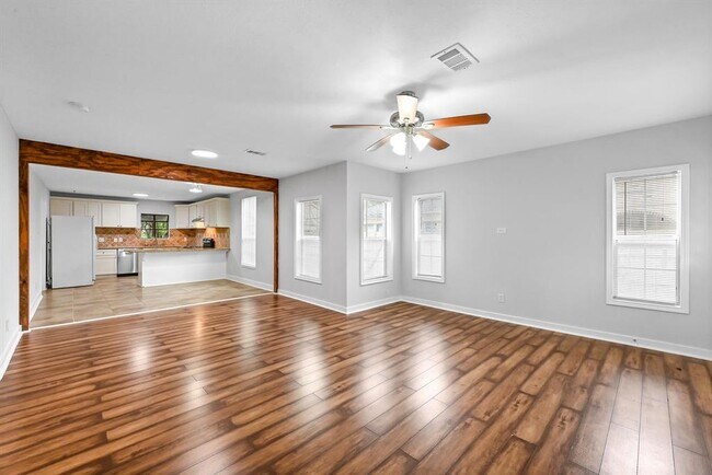 Foto del edificio - 5310 Claremont St