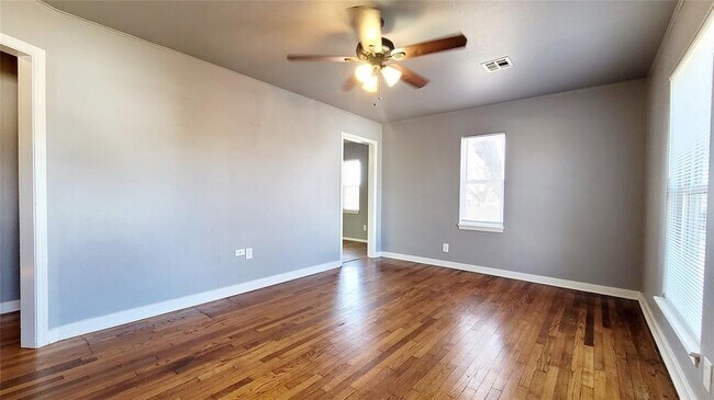 Foto del edificio - 300 E Kittyhawk Dr